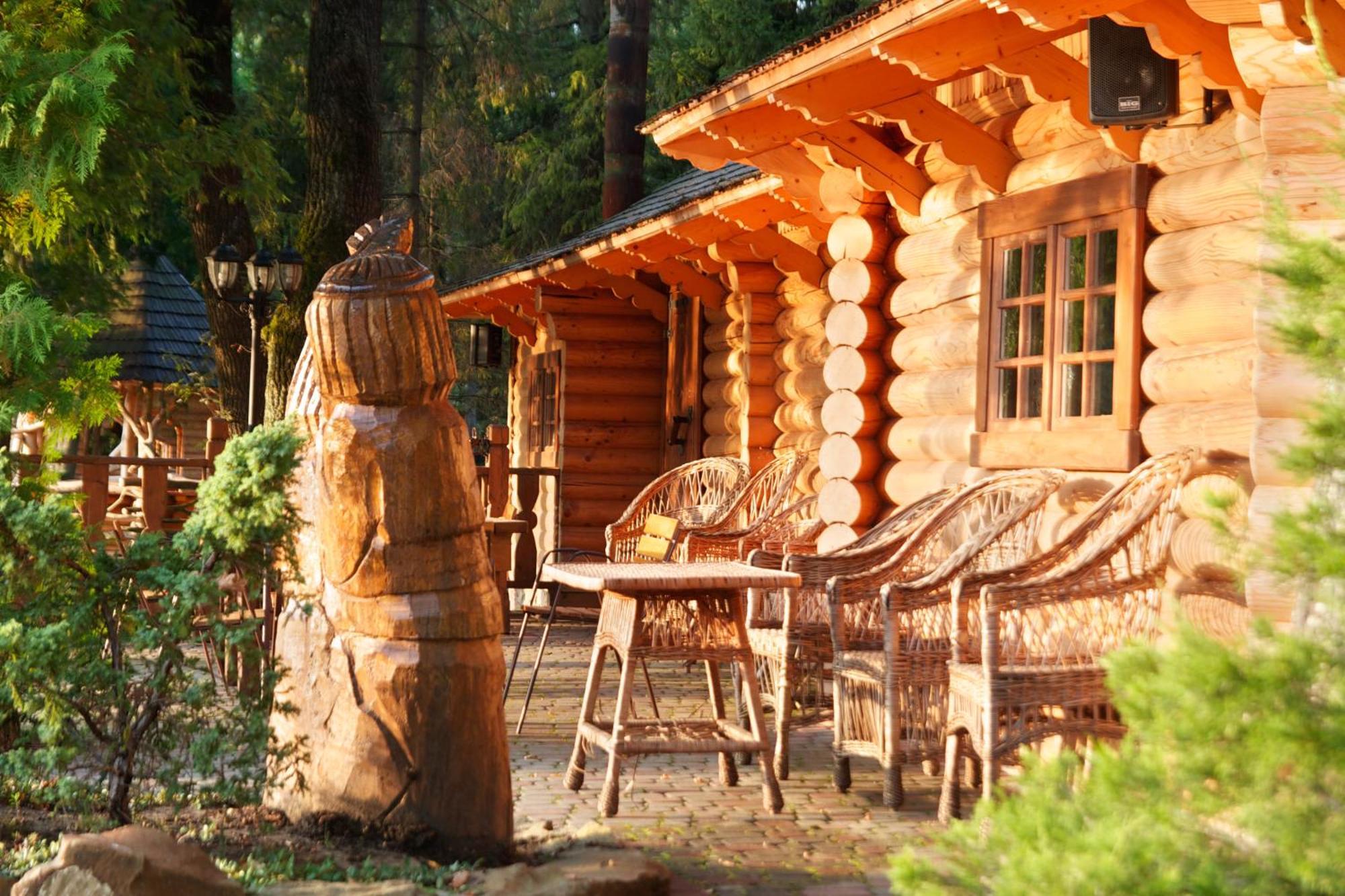 Sherwood Hotel Dolgomostiska Exterior photo